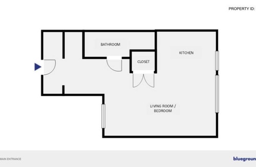 River North Art District Apartment | Sleek RiNo Studio w/ Gym, Roof Deck, in Brewery District, by Blueground
