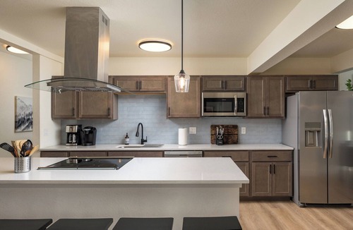 Berkley House | Sleeps 16 - Minutes to Downtown DENVER! Red Rocks! Great Backyard!