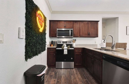 Overland Park Apartment | Sleeps 5 2BR Pool Free Parking