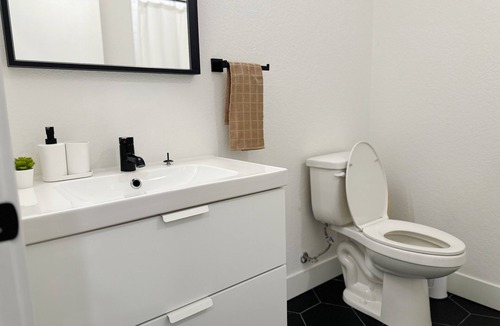 West Colfax Apartment | Sloans Lake Studio APT Hideaway