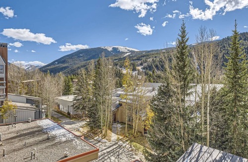 Mountain House Condo | Slope-View Condo |5 Min Walk to Lifts |Garage Parking |Indoor Pool/Hot Tub |Fireplace |3 King Beds