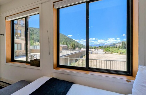 Mountain House Apartment | Slopeside 2732A by SummitCove Lodging in Colorado