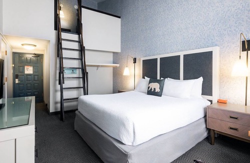 Steamboat Springs Hotel | Slopeside Loft | King + 2 Twins at Gravity Haus Steamboat