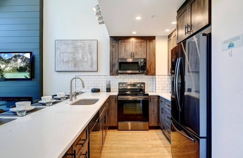Old Town House | Slopeside Villa 125 I Private Hot Tub I Ski Views I Arcade I Bunk Room I Discounted Attractions