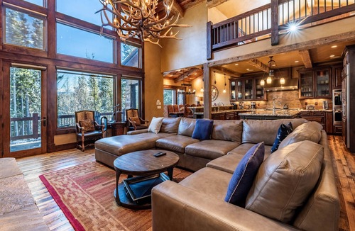 Four O'Clock House | Snowflake Château: Hot Tub & Sauna at Peak 9
