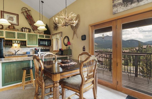 Four O'Clock House | Snowflake Condo | Ski-Out to Chairlift