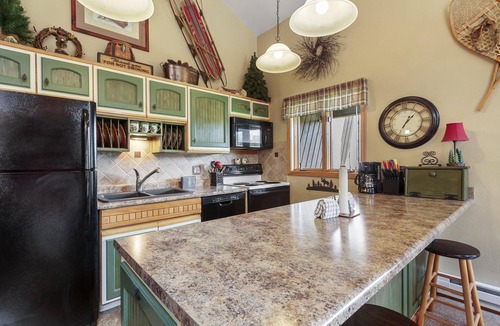 Four O'Clock House | Snowflake Condo | Ski-Out to Chairlift