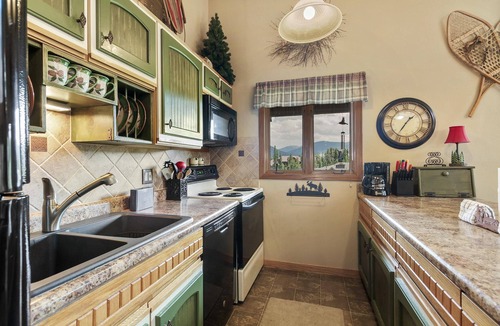 Four O'Clock House | Snowflake Condo | Ski-Out to Chairlift