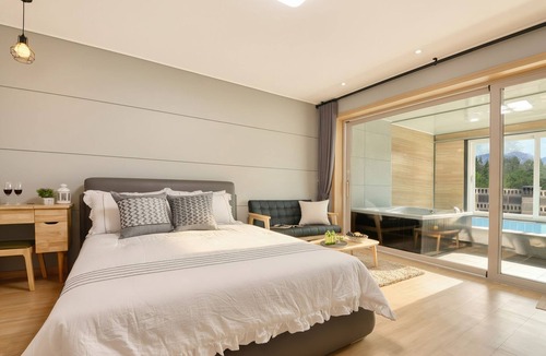 Sokcho House | Sokcho Lasso Pool Villa Pension