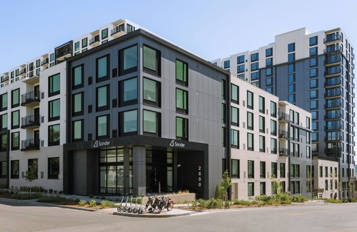 Jefferson Park Apartment | Sonder at Skyline | Superior One-Bedroom Apartment w/Balcony