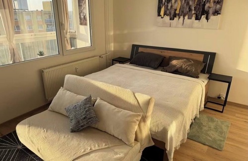 Kamyk Apartment | Soothing studio in the heart of charming Prague perfect for travelers