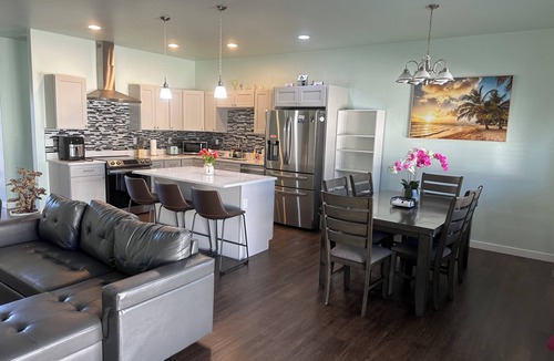 Montrose House | Sophisticated 4 Bedroom Retreat