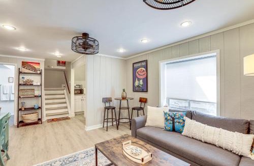 Sloan Lake Apartment | 'Southern Comfort at the Blue Door' in Sloan Lake
