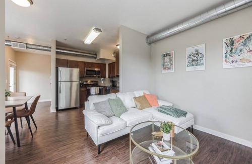 North Broadway - Holiday Apartment | Spacious 2 Story Apt, Gym, Garage, King Bed, 11209