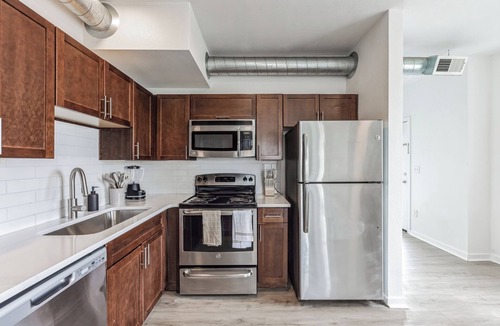 North Broadway - Holiday Apartment | Spacious 2 Story Apt, Gym, Garage, King Bed 208