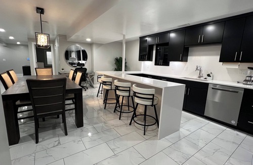 East Gate Apartment | Spacious 3-bedroom apartment with WiFi, AC in fabulous Denver