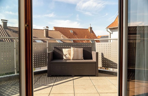 Boeblingen Apartment | Spacious 3BR in Böblingen, Walk to Lakes, Transit & Authentic German Restaurant