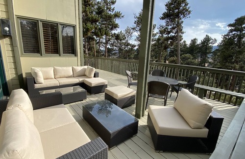 Hiwan Estates And Fairway House | Spacious 4 bedroom family mountain home.