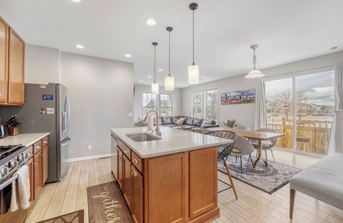 Aurora House | Spacious 4-bedroom home in Central Park Denver