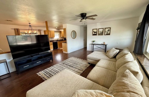 Fruita House | Spacious 4-bedroom, pet friendly, outdoor games, fire pit in charming Fruita