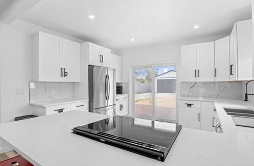 Berkley House | Spacious 4BR Retreat w/Private Hot Tub – Perfect for Groups!
