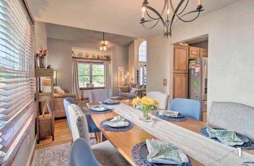 South Westminster House | Spacious 5-bedroom house with WiFi, AC in charming lake community in Westminster