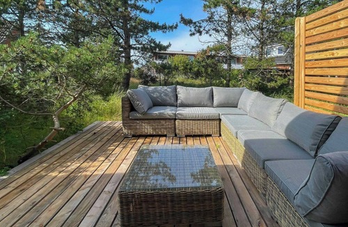 Wittduen Apartment | Spacious apartment with garden on Amrum