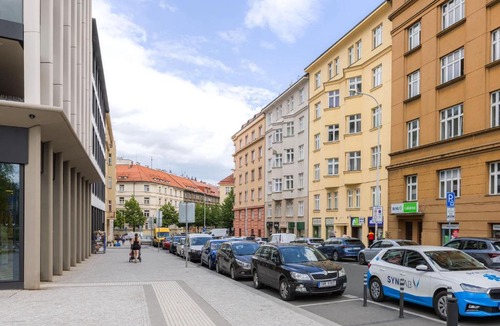 Bubenec Apartment | Spacious apartment