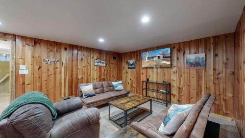 Alta Vista Area House | Spacious Arvada Family Home with King Beds and Office