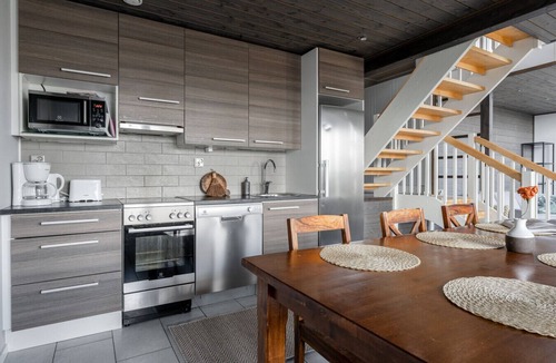 Muurame House | Spacious & Cozy 2BR Cabin at Riihivuori Peak next to Ski Slopes