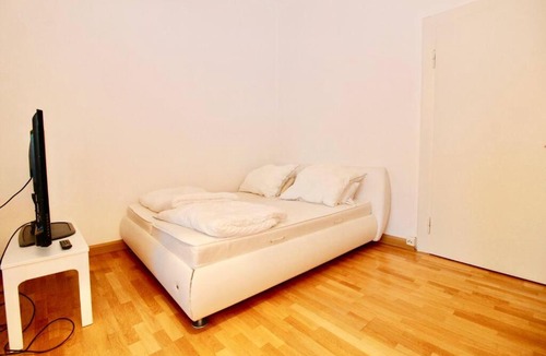 St. Vinzenz Apartment | SPACIOUS for BIG GROUPS OKTOBERFEST/BAUMA