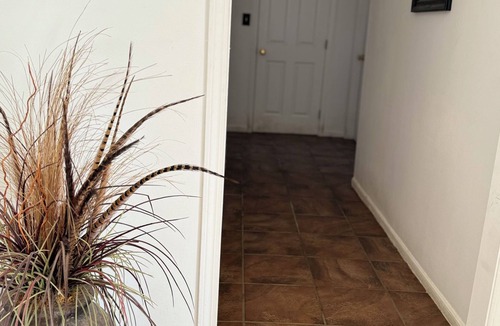 South Kansas City House | Spacious fully furnished 4-bedroom, 3 bathroom, WIFI, workout room and pool