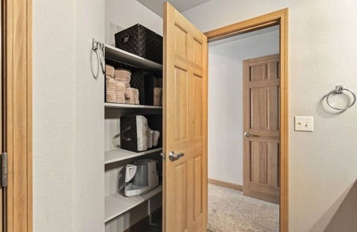 Frisco Condo | Spacious, Furnished & Bright 2-Level 2 BR Condo in Frisco on the lake