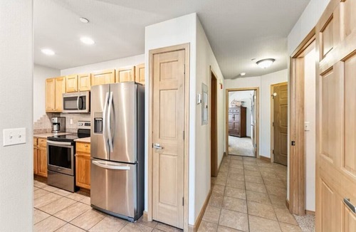 Frisco Condo | Spacious, Furnished & Bright 2-Level 2 BR Condo in Frisco on the lake
