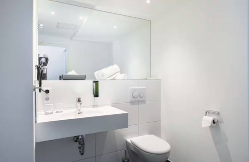 Stuttgart Hotel | Spacious Group Stay | Pets Welcome | Stuttgart Access | Parking Available