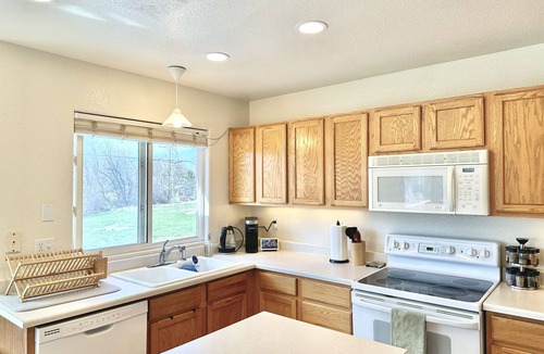 Jefferson Gardens House | Spacious home in Lakewood near downtown Denver