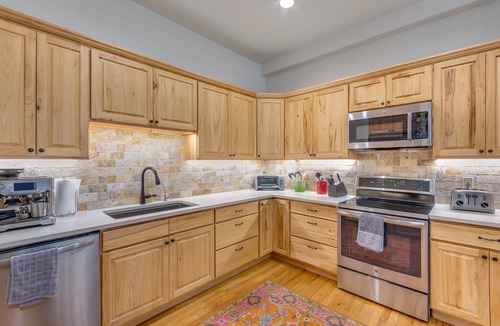 Steamboat Springs House | Spacious Home - Steps to Hot Tub - On the Ski Bus Line