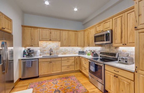Steamboat Springs House | Spacious Home - Steps to Hot Tub - On the Ski Bus Line
