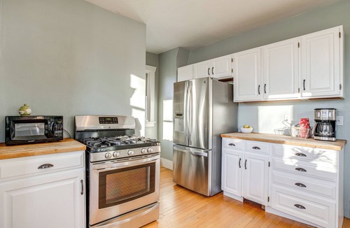 Englewood House | Spacious Home w/Fenced Yard: 6 Mi to Dtwn Denver!