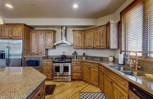 Bear Crossing House | Spacious home w/kitchen, wifi, great views, deck & convenient location