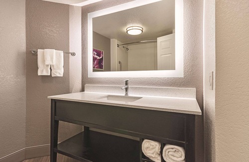Grand Junction Hotel | Spacious King Suite at La Quinta Inns & Suites, Relaxing Pool, Near Golf Courses
