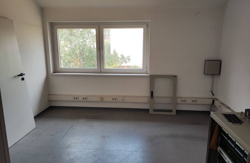Veitshoechheim Apartment | Spacious modern apartment & barbecue parking spaces