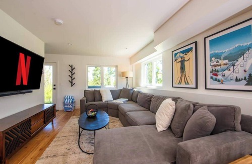 Fraser Condo | Spacious Retreat | Hot tub | Foosball
