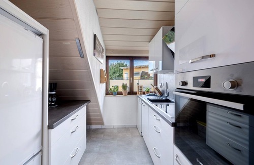 Maichingen Apartment | Spacious Three-Room Maisonette Apartment, 100 sqm