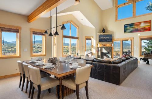 Fraser House | Spruce Ride Villa 714-H I Great Views I Bunk Room I Activity Program