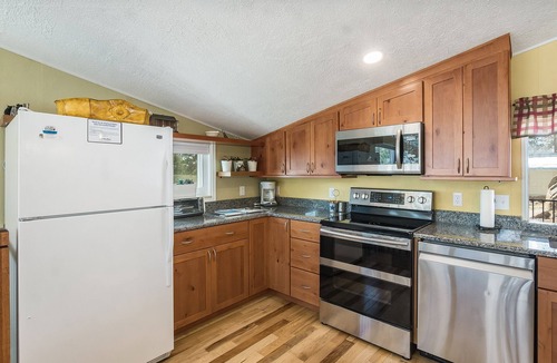 Estes Park House | Starlight in the Rockies – 3BR Mountain Retreat, Wrap-Around Deck – 20-NCD0353