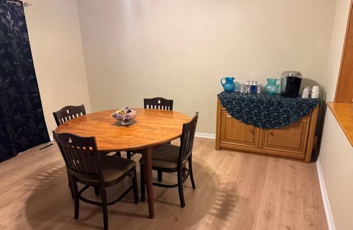 Winnetonka House | Stay Close to the Action! 3BR, 3BA KC Duplex Near Worlds of Fun & Stadium KC