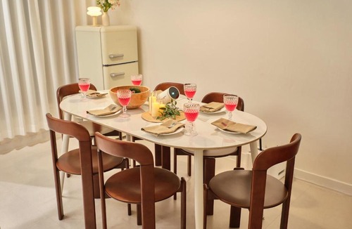 Nonhyeon-dong Apartment | Stay Nook Gangnam #4min to Seonjeongneung#4 Double Beds #선정릉역 도보 4분#공항버스이용편리#호텔급 침구#각 방 에어컨 #무료 Wi-Fi#최대8인#2025년올리모델링#세탁건조기