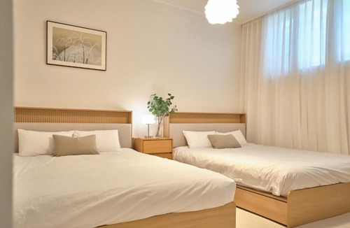 Nonhyeon-dong Apartment | Stay Nook Gangnam #4min to Seonjeongneung#4 Double Beds #선정릉역 도보 4분#공항버스이용편리#호텔급 침구#각 방 에어컨 #무료 Wi-Fi#최대8인#2025년올리모델링#세탁건조기