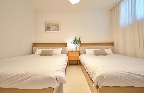 Nonhyeon-dong Apartment | Stay Nook Gangnam #4min to Seonjeongneung#4 Double Beds #선정릉역 도보 4분#공항버스이용편리#호텔급 침구#각 방 에어컨 #무료 Wi-Fi#최대8인#2025년올리모델링#세탁건조기
